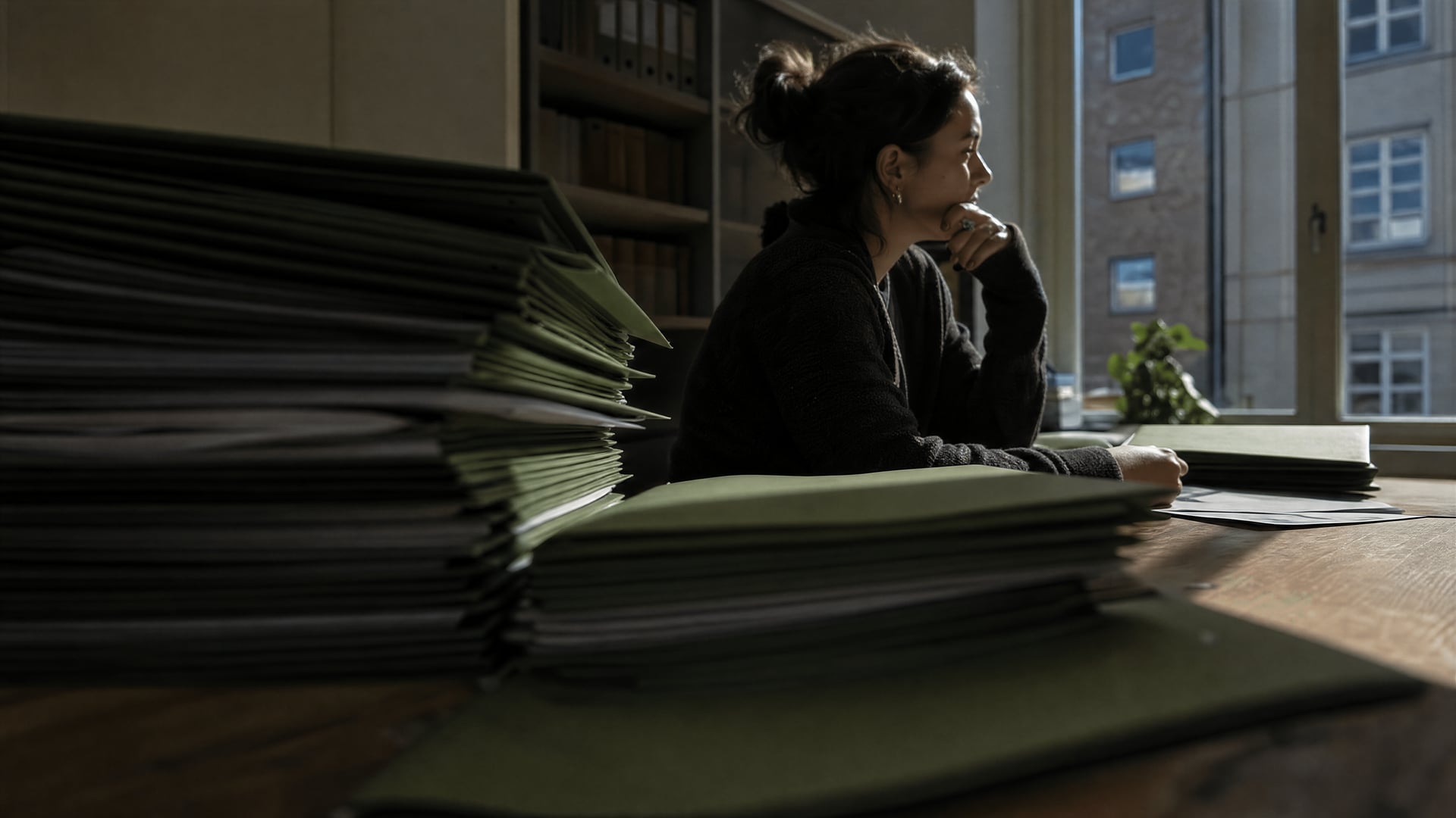 Mariana Cannabis headquarters in Göttingen with membership folders and licence paperwork on a desk